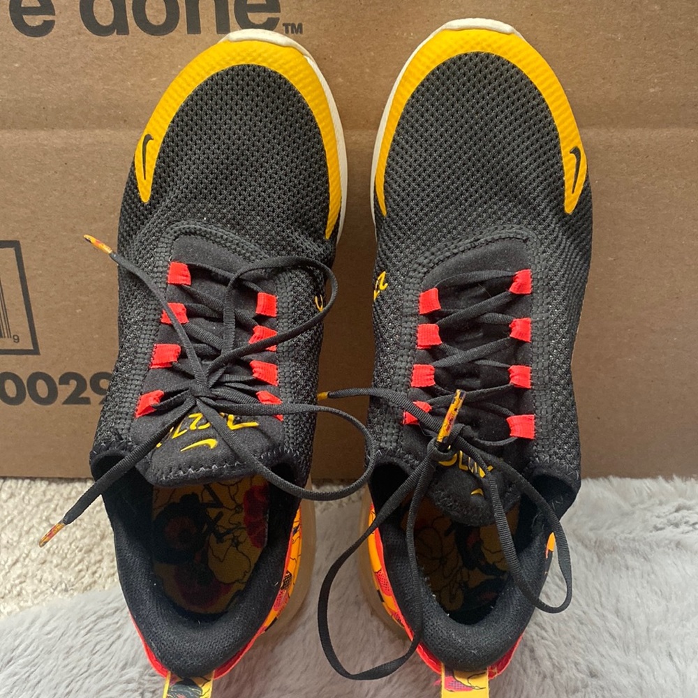 Nike Air max 270s tennis shoes